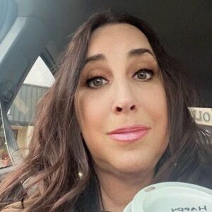 Meet your Posher, Adrianne